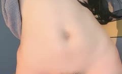 人间尤鹿 网红脸蜜桃臀大屁股，掰开粉红穴，道具自[zi]慰插[cha]穴淫水渗出，蝴蝶粉嫩多汁