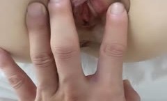 无毛白虎小骚妹mei躺MissAV-18 Video在床上让小哥淫语调教给狼友看，小嫩逼紧紧的，让小哥无套爆草，浪lang叫呻吟，看表情都快哭了