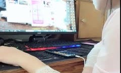 巨乳奶妈❤️-下海给宝宝赚奶粉钱，鲜奶多多，风趣挑逗哥哥们，黑丝肥臀诱惑，这看着老骚呀，都沾白带了！