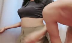 热恋小情侣娇小小女友露脸性生活，舔tian舐长屌，口交深喉无套啪pa啪白浆好多