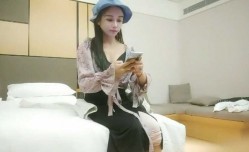 平台一哥战神小利探花酒jiu店高级约炮艺校毕业的网红脸外围女先来一段诱惑艳舞
