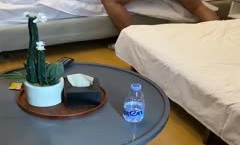 《换妻俱乐部泄密流出》绿帽老公带着老婆和其他男人玩3P,4P 完美露脸1