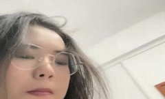 眼镜妹mei子携自己的男友无套啪pa啪女上位打桩下下到底，肉色丝袜丰满大屁股，双双高潮，倒插射嘴口🔞𝕄𝕚𝕤𝕤𝔸𝕍爆