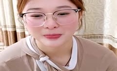 极品甜美眼镜妹mei！新人下海小尺度！掏出白嫩奶子揉捏，表情很是淫骚，美臀扭来扭去，掰开骚穴