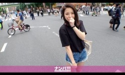 GANA2117マジ軟派、初撮。1371クイズと騙されて生ち○ぽを握らされちゃう天然女子！驚き戸惑うもついつい巨根をチラ見！その一瞬を見逃さないナンパ師に丸め込まれて流されSEX！！.