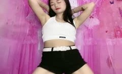 千元无上定制快手被封就开新号业内小有名气的网红女MissAV-18新品！【敏爷燕儿】漏B漏脸激ji情顶胯大阴唇都跟着波动_ (9)