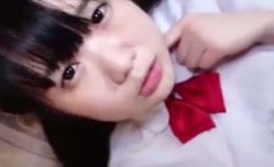 18岁的清瘦美女