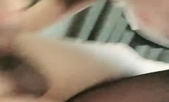 开档黑丝骚逼少妇主动上位抽𝕄𝕚𝕤𝕤𝔸𝕍[chou]插大哥的鸡巴求刺激，口交大鸡巴好温柔黑牛自[zi]慰骚逼呻吟，还拿着手机撩骚网友