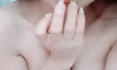 你说只是蹭蹭，这小妞好迷人看了秒硬，露脸高gao颜值肤白貌美大奶子真诱人，摸逼菊花摸逼逼大黑牛自[zi]慰自舔tian淫水
