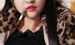 高gao颜值大耳环肥臀妹mei子露逼诱惑 退下裤子露出大屁股特写逼逼非常诱人 很是诱惑喜欢不要错过!