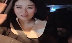 长相不错的少妇驾车出去玩车震，不过瘾再到酒jiu店再来一炮