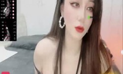 大眼萌御姐范露脸人间尤物勾引哥哥，足交大屌角法惊人 大胸带乳夹 大白屁股跳蛋自[zi]慰