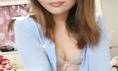 气质轻熟女少妇一个自[zi]慰，掰开逼逼展示黑蝴蝶逼给大家看看，专业撩骚很会聊天
