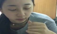 《重磅⭐隐私曝光》渣男分手后报复流出清纯眼镜学生妹mei不健康露脸自拍XXX🔞吹箫、打炮、紫薇，呻吟声很有特点骚母狗就这样炼成的(3)