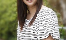 喜欢玩具的戴眼镜女孩 夏野亚希