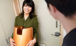 Pacopacomama パコパコママ 041323_829 スケベ椅子持参！美熟女とのローション泡プレイ 加藤えま