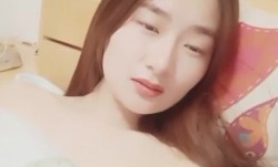 颜值不输女星的白皙性感美女宾馆被男友手嘴齐上玩的兴奋不已水汪汪