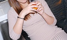 我对熟睡的女儿做了个恶作剧 根本惠里奈