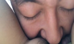 开车带着漂亮的学妹mei到郊区人少的地方玩车震完美露脸