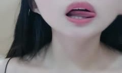 想要爸爸抱啦❤️ 人气美少女、圆润的脸蛋，深得网友们喜爱，纷纷刷火箭，自[zi]慰插得就更猛