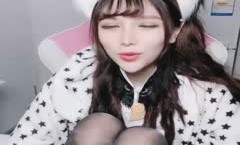 您的私人宠物胡桃妹mei妹mei，全程露脸情趣COS装诱惑，激ji情大秀揉奶玩逼淫声荡语，自己抠穴浪lang叫呻吟精jing彩不要错过