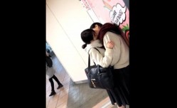 [女同]@20207994644 用户上传：上个女生深情对望最后亲了上去!